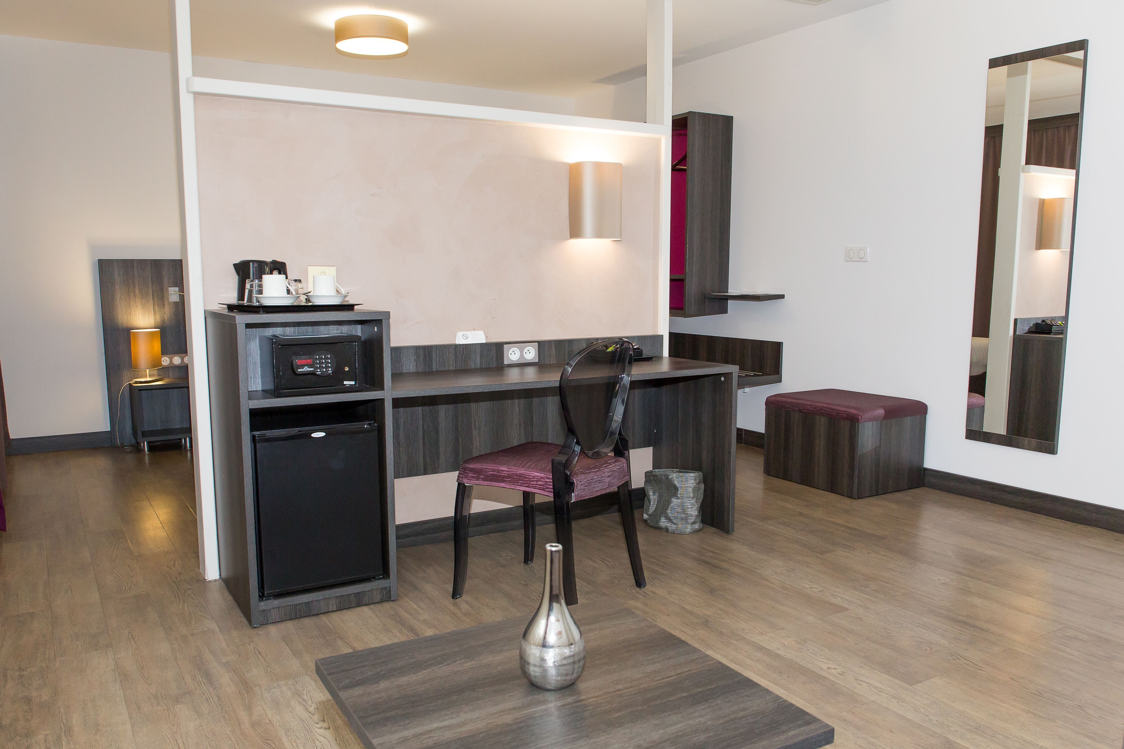 suite | minibar, in-room safe, desk, blackout curtains