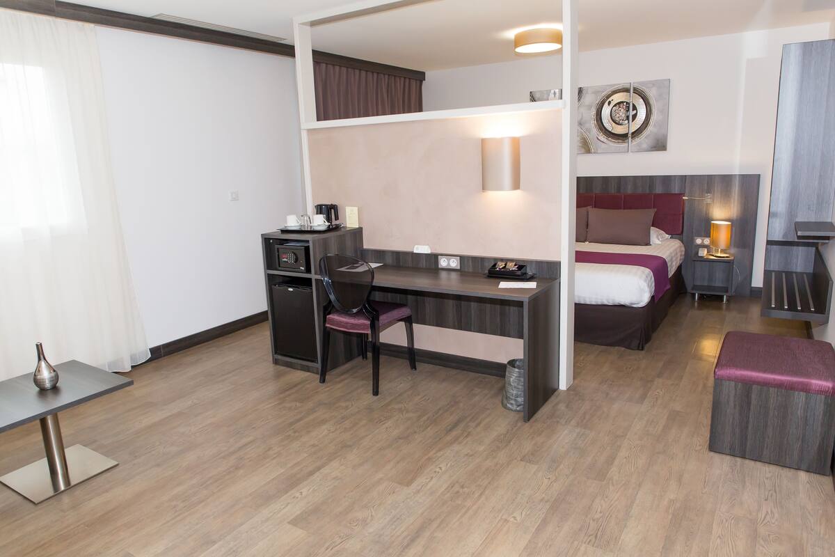 Suite | Minibar, in-room safe, desk, blackout curtains