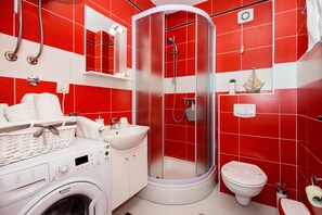 Apartment | Bathroom | Shower, hair dryer, towels
