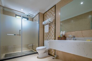 Luxury Suite, Garden View | Bathroom | Designer toiletries, hair dryer, slippers, towels
