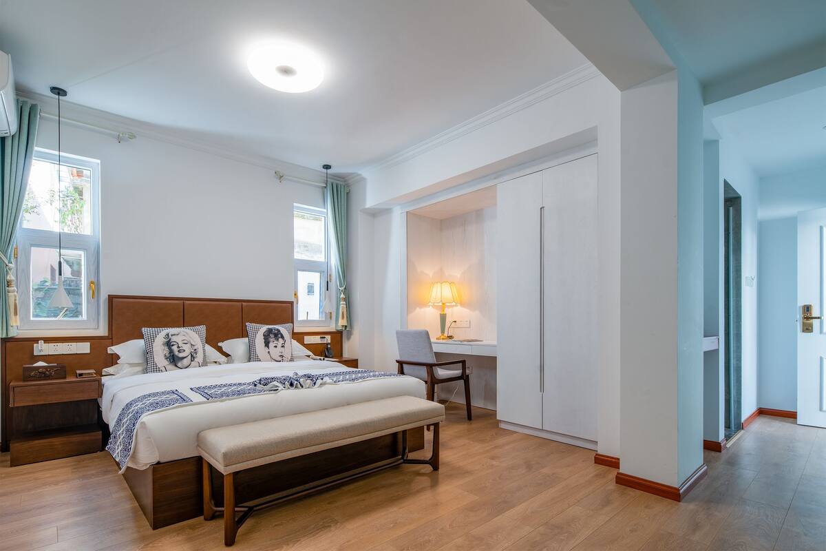 Classic Double Room | Down duvets, in-room safe, individually decorated, desk