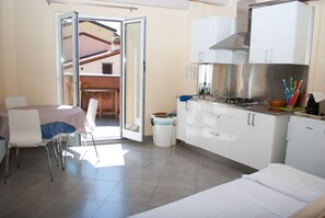 Appartement, 1 chambre | Cuisine privée | Grand réfrigérateur, plaque de cuisson, machine à expresso