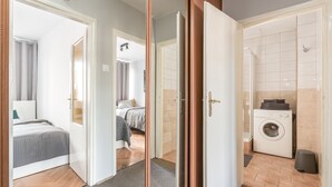 Shower, hair dryer, towels - Chill Apartments Downtown (Warsaw)