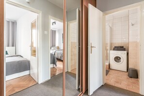 Shower, hair dryer, towels - Chill Apartments Downtown (Warsaw)