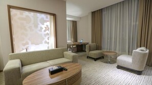 ห้องบิสซิเนสสวีท, วิวเมือง | มินิบาร์, เตารีด/โต๊ะรีดผ้า, Wi-Fi ฟรี, ผ้าปูที่นอน