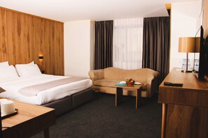 이집트산 면 시트, 고급 침구, 필로우탑 침대, 객실 내 금고