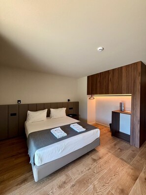 Superior Double Room | Soundproofing, free WiFi, bed sheets - Vila Hotel By VimaHotels (Guimarães)