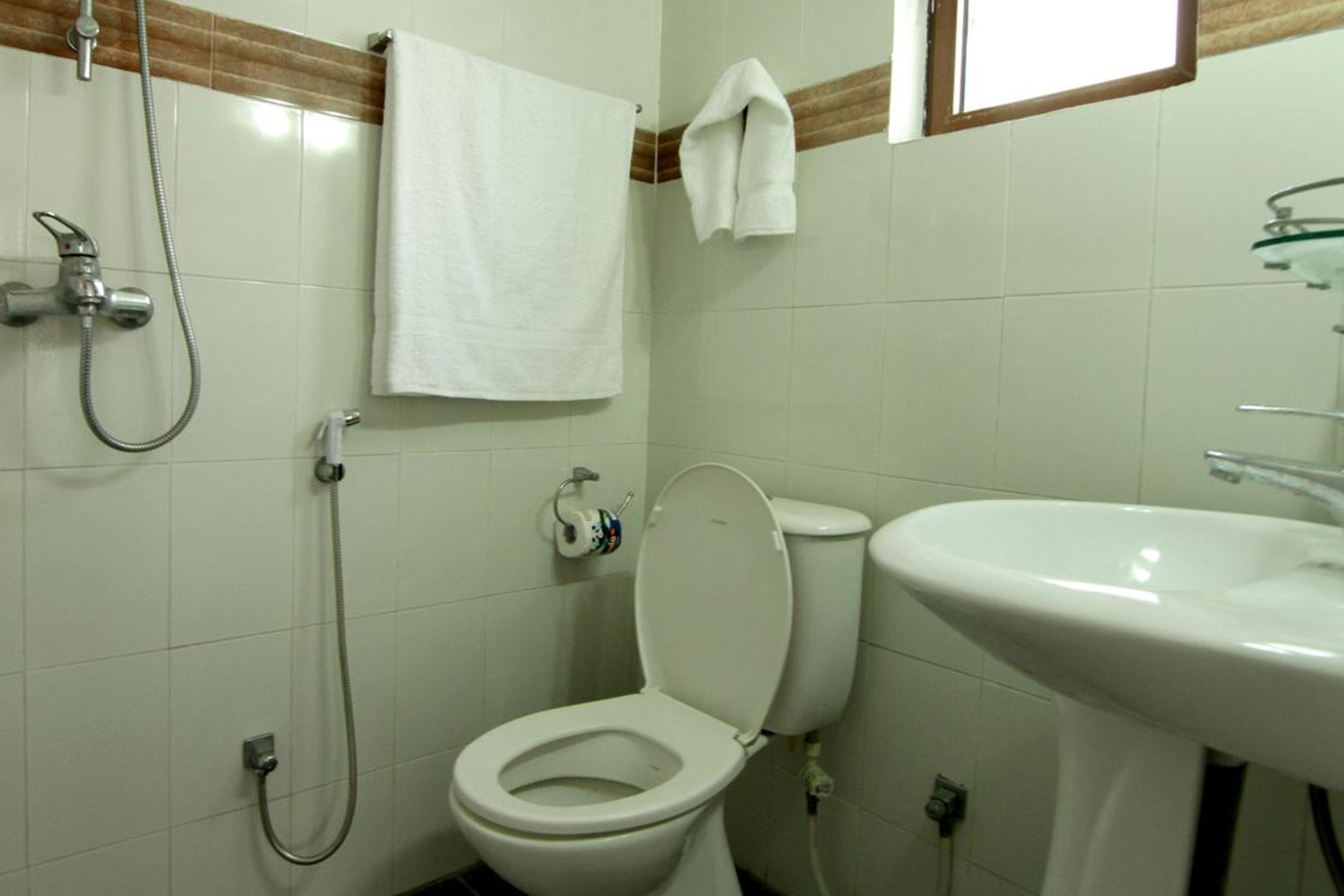 Deluxe Double or Twin Room, 2 Twin Beds, Non Smoking | Bathroom | Shower