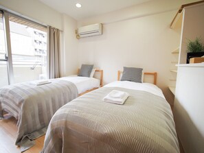 Standard-Vierbettzimmer (PH162) | Verdunkelungsvorhänge, kostenloses WLAN, Bettwäsche