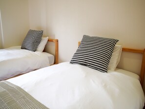 Standard-Vierbettzimmer (PH162) | Verdunkelungsvorhänge, kostenloses WLAN, Bettwäsche