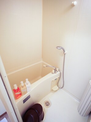 Standard Quadruple Room (PH162) | Bathroom | Combined shower/tub, deep soaking tub, free toiletries, hair dryer