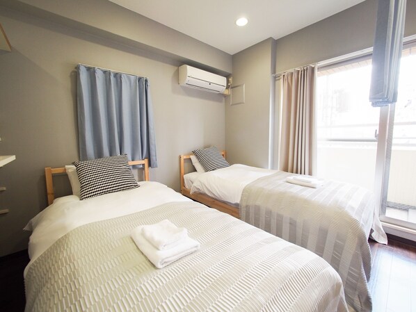 Neljän hengen standard-huone (PH163) | Pimennysverhot, ilmainen Wi-Fi, vuodevaatteet