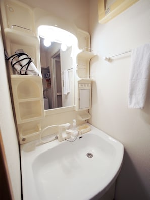 Standard Twin Room (PH164) | Bathroom sink