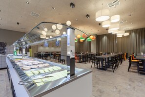 Daily buffet breakfast (EUR 9.3 per person)