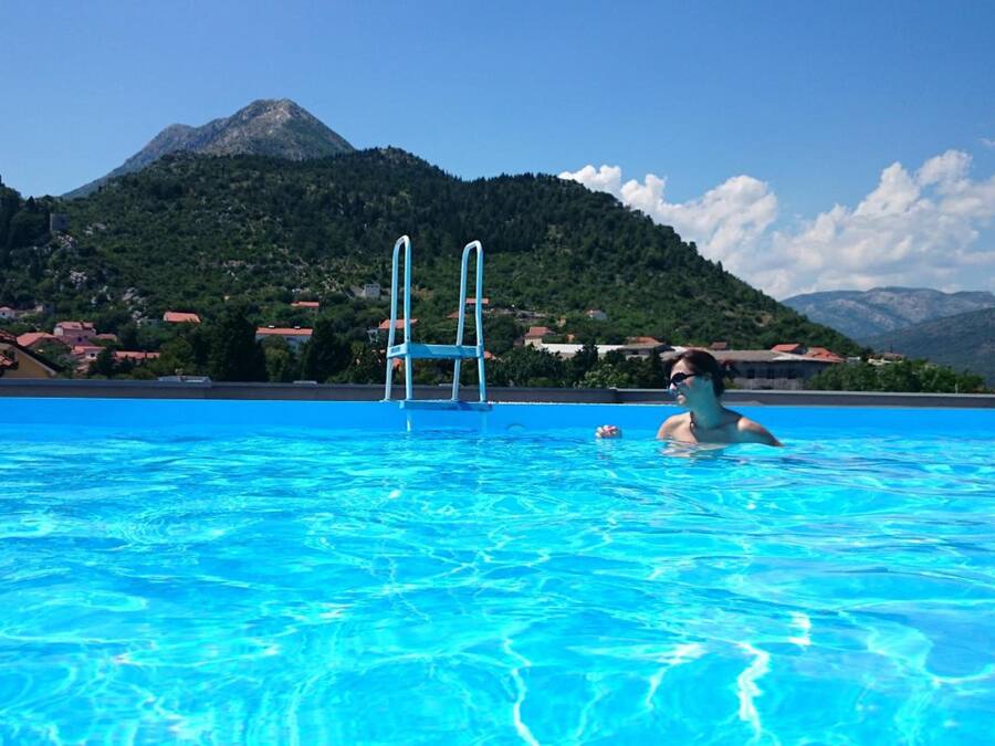 Kauden mukainen ulkouima-allas