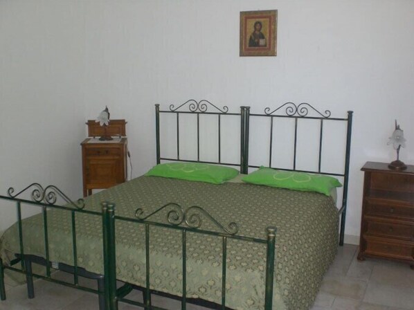 Premium bedding, iron/ironing board, bed sheets, wheelchair access