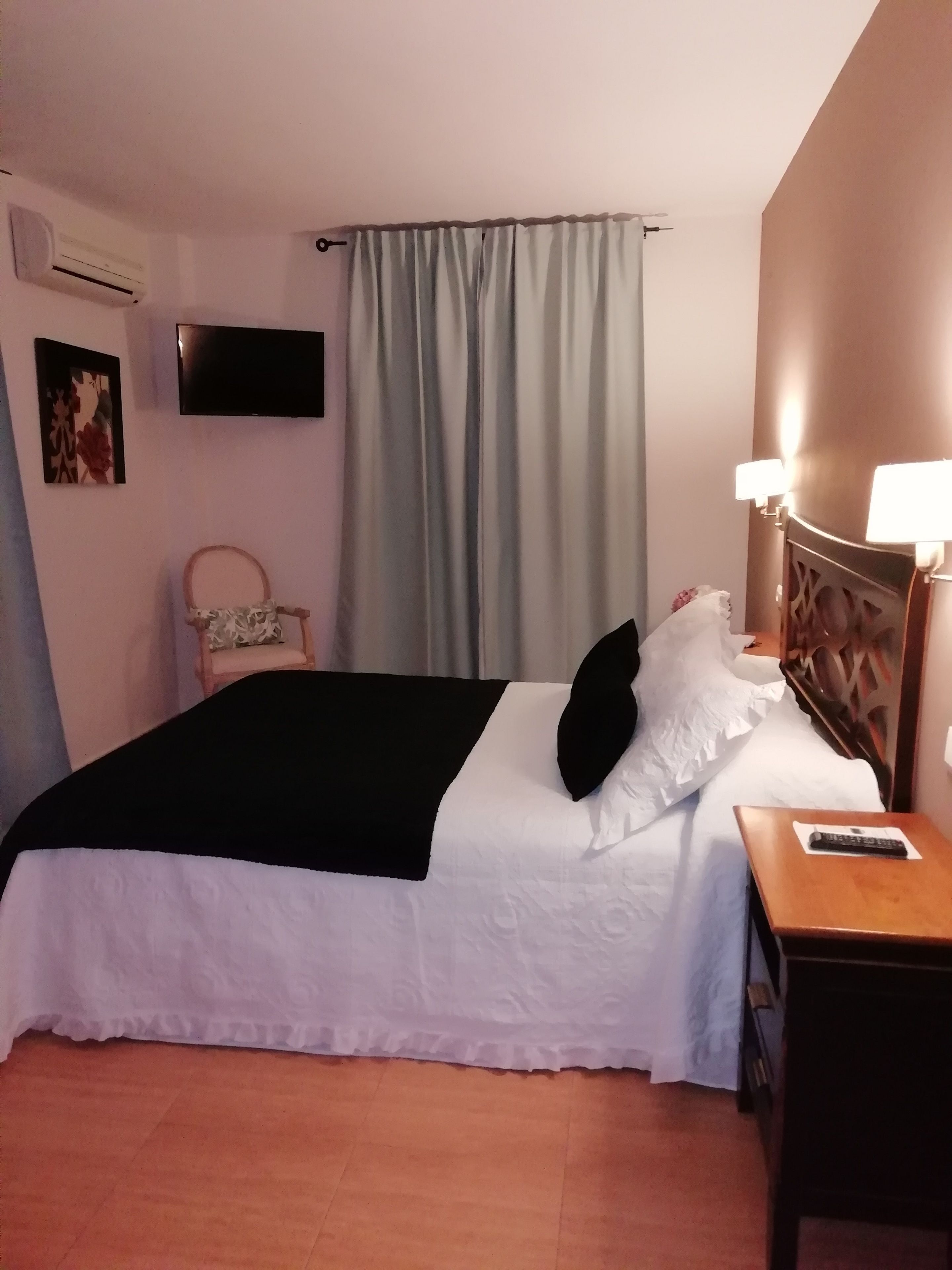 Phòng Suite | Bàn, màn/rèm cản sáng, giường gấp/giường phụ (phụ phí) 