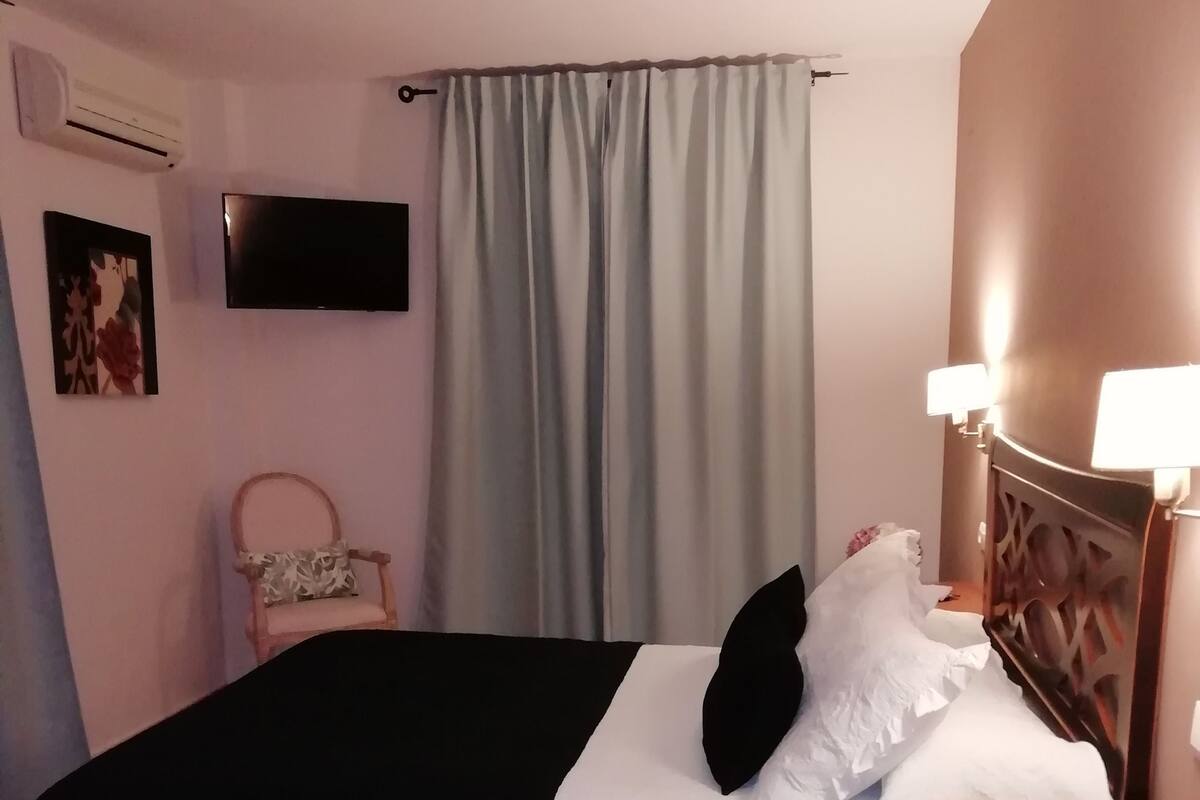 Desk, blackout drapes, rollaway beds, free WiFi