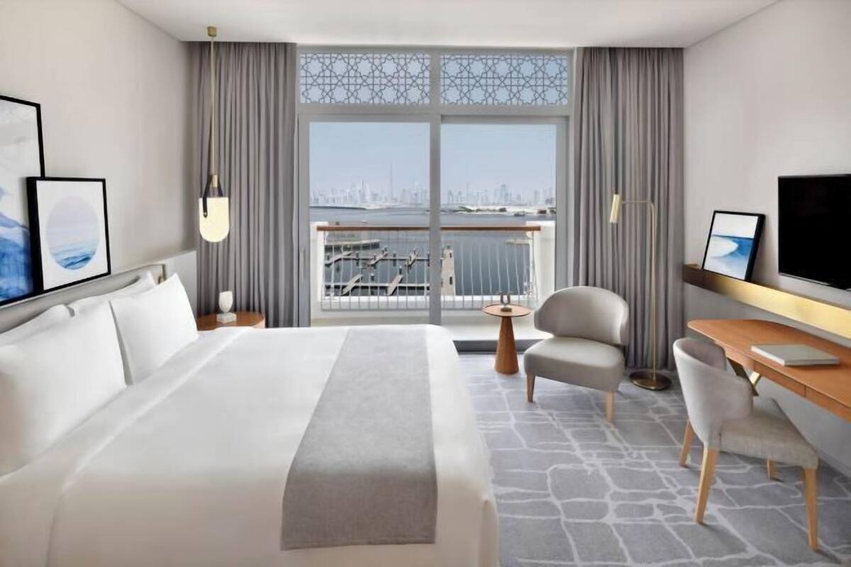 Premium bedding, minibar, in-room safe, desk