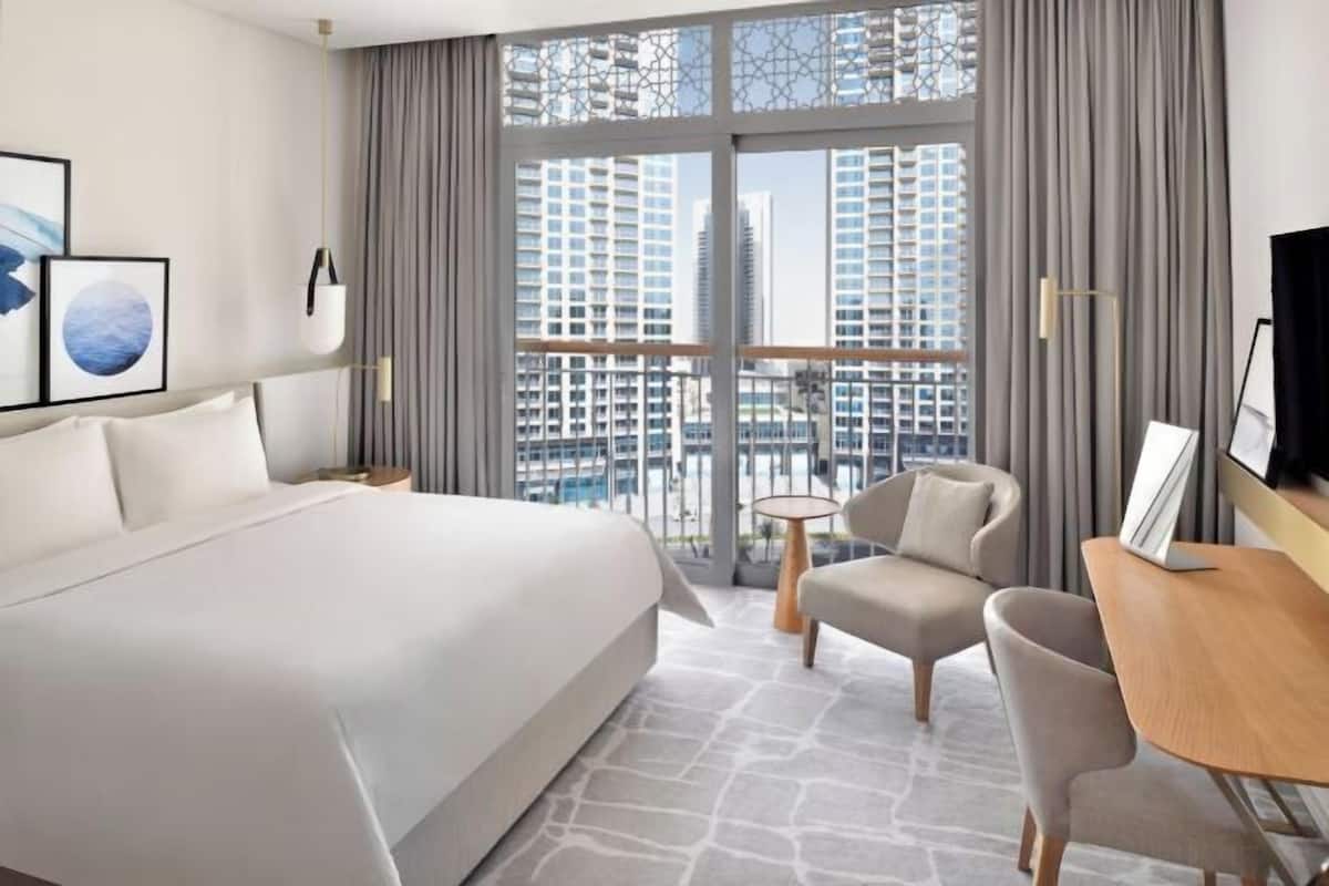 Premium bedding, minibar, in-room safe, desk
