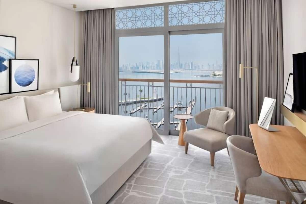Premium bedding, minibar, in-room safe, desk