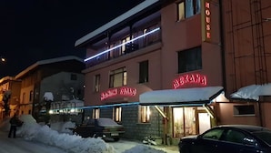 Front of property – evening/night - Mamin Kolio (Bansko)
