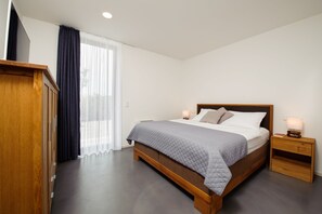 Villa – deluxe | 3 soverom, strykejern/-brett, wi-fi (inkludert) og sengetøy