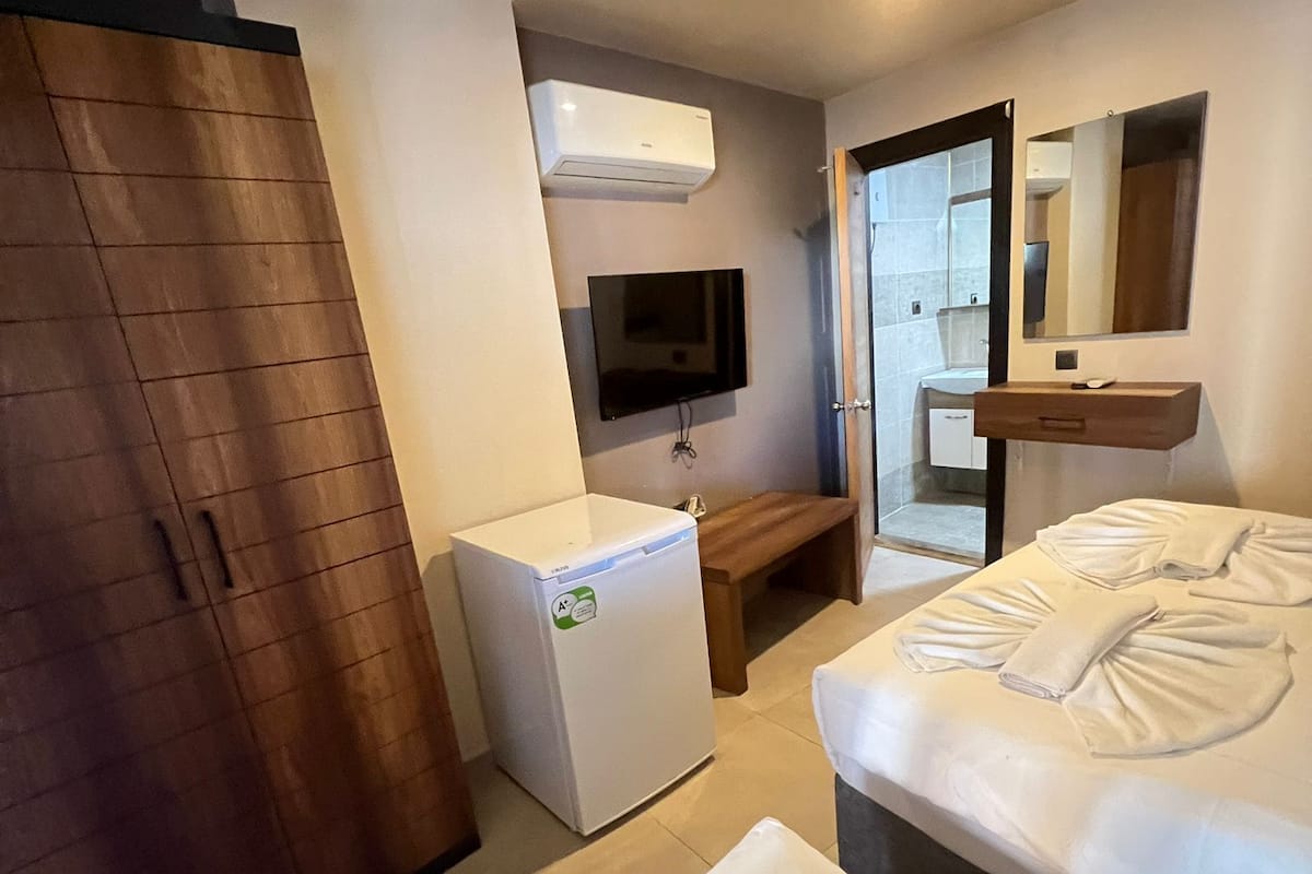 Triple Room, 3 Twin Beds | Premium bedding, blackout drapes, soundproofing, iron/ironing board