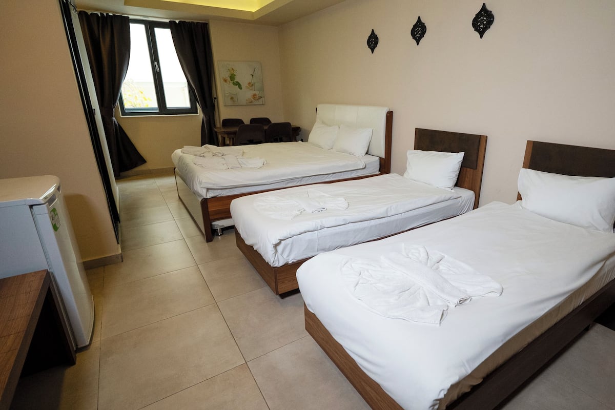 Vierbettzimmer, Mehrere Betten | Hochwertige Bettwaren, Verdunkelungsvorhänge, schallisolierte Zimmer