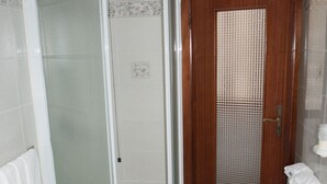 Apartment, 2 Bedrooms | Bathroom - Elide (Riomaggiore)