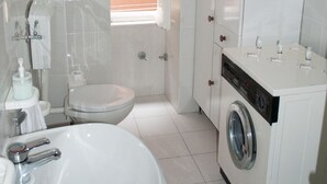 Apartment, 2 Bedrooms | Bathroom - Elide (Riomaggiore)