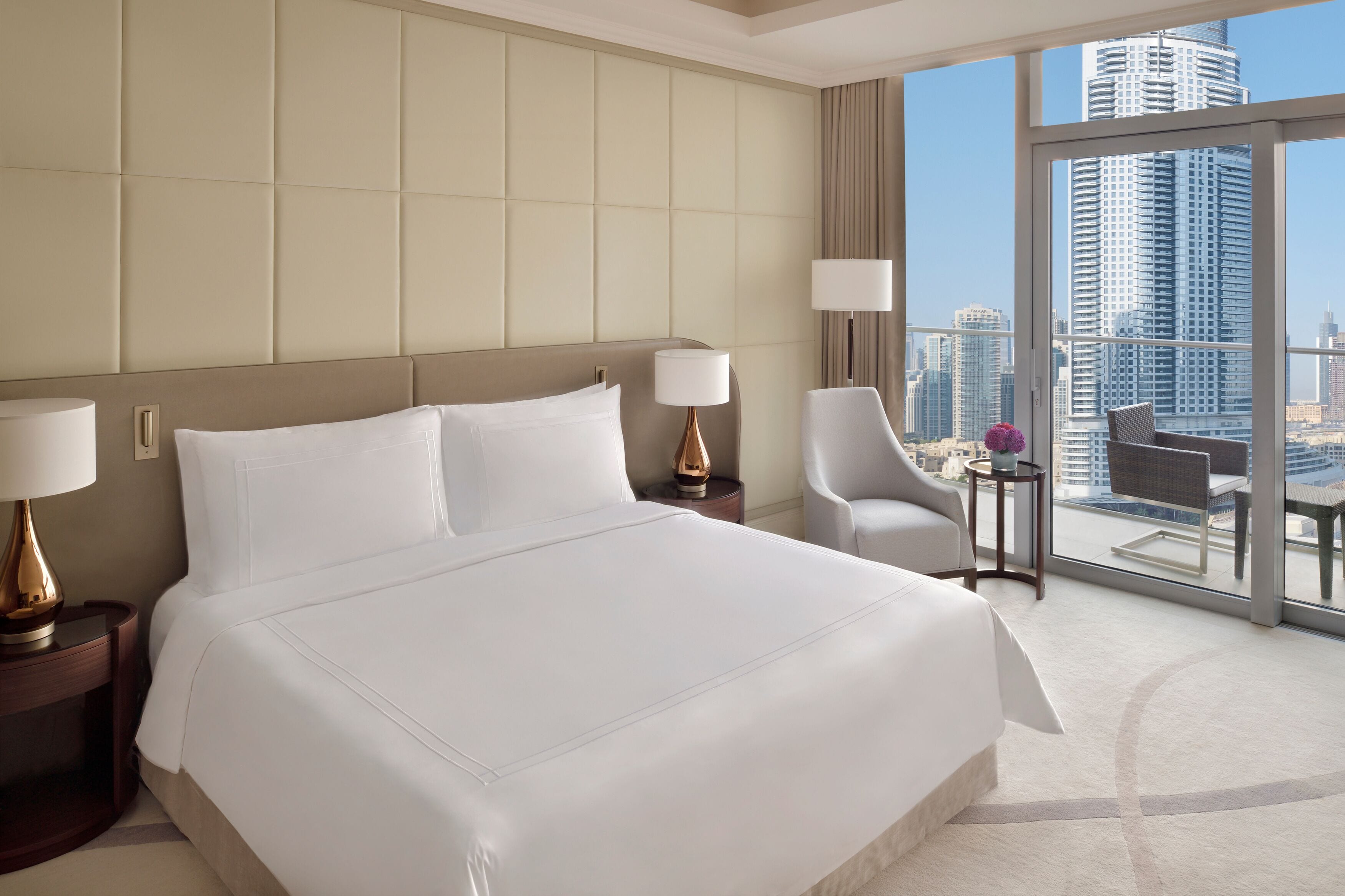 royal suite fountain view | in-room safe, desk, blackout curtains, soundproofing