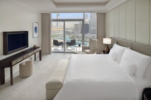 Suite Premier, accés a la sala del club (Burj Khalifa and Fountain View) | Caixa forta a l'habitació, escriptori i cortines opaques 