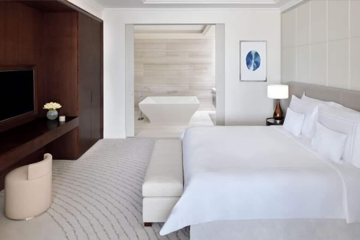 1 bedroom, in-room safe, desk, blackout curtains