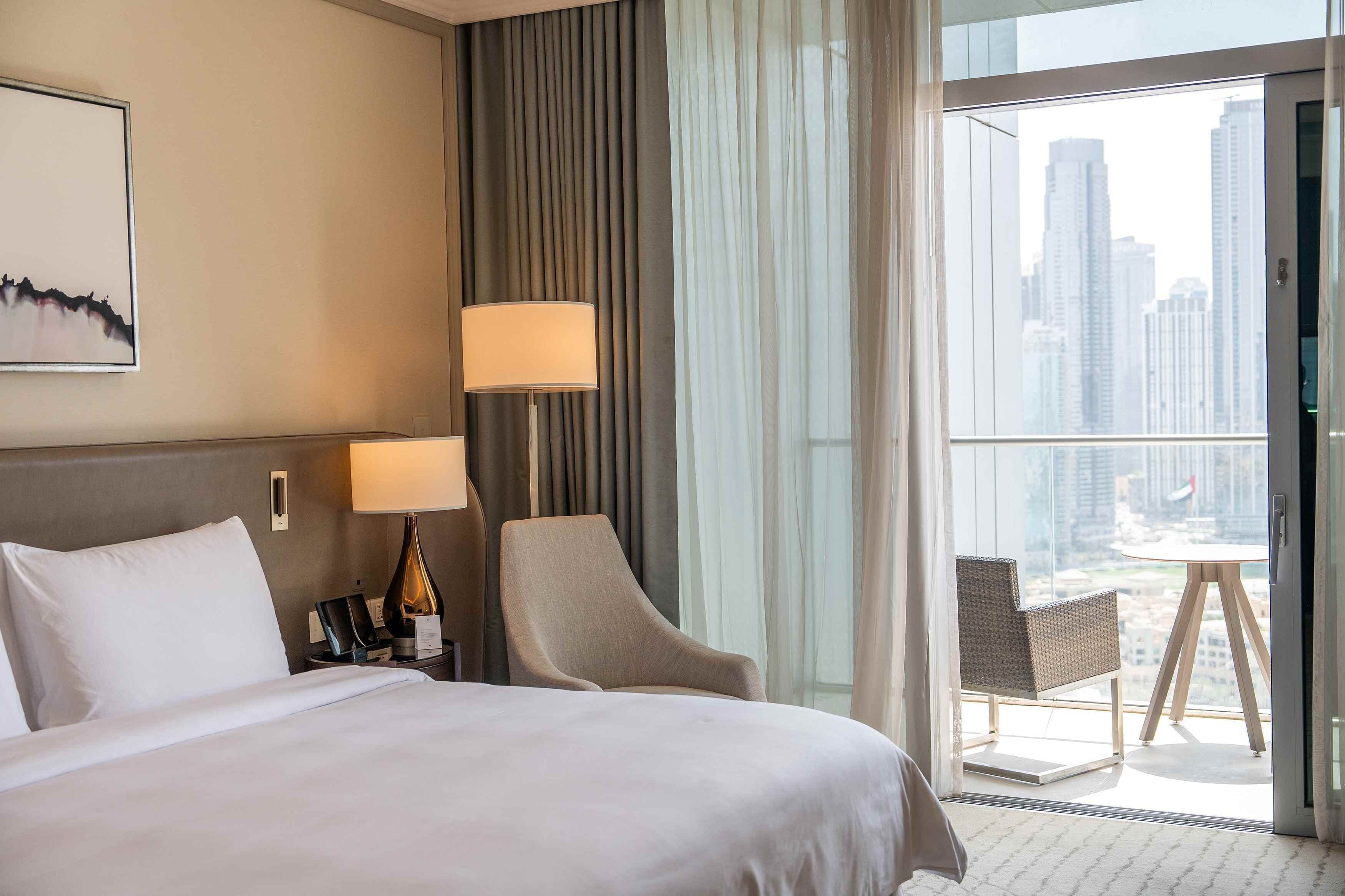 Luksussuite, 1 kingsize-seng, Club Lounge-tilgang, byutsikt (Burj Khalifa and Fountain View) | Safe på rommet, skrivebord, blendingsgardiner og lydisolert