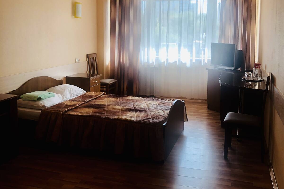 Iron/ironing board, free WiFi, bed sheets