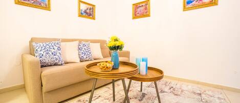 Studio, 1 lit double et 1 canapé-lit, non-fumeur | Aire de séjour | Téléviseur ACL