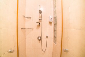 Studio, 1 Tempat Tidur Double dengan tempat tidur Sofa, Bebas Asap Rokok | Shower kamar mandi
