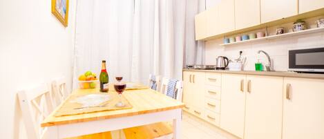 Studio, 1 Doppelbett und Schlafsofa, Nichtraucher | Eigene Kochnische | Großer Kühlschrank, Mikrowelle, Herdplatte, Wasserkocher