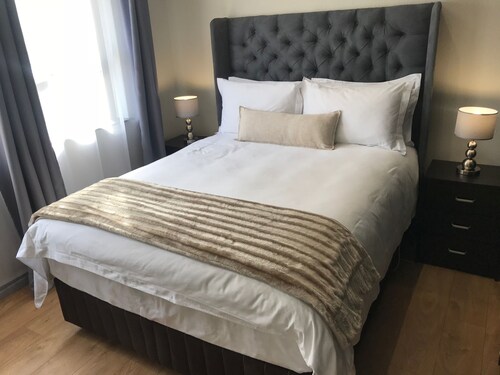 ★ CAPE TOWN ★ with FAST internet up to 100Mb/s (Fibre)