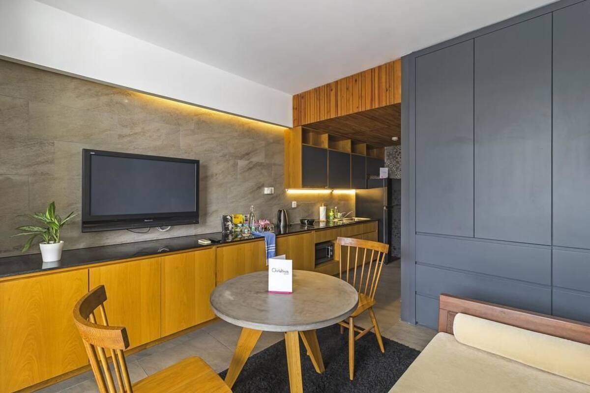 Signature Apartment, 1 Bedroom, Terrace (Potential Noise) | Living area | LCD TV