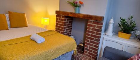 이코노미 하우스, 전용 욕실, 정원 전망 (Contractors | Traders) | 1 개의 침실, 저자극성 침구, 노트북 작업 공간, 방음 설비