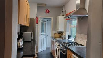 Rumah Ekonomi, kamar mandi pribadi, pemandangan kebun (Contractors | Traders) | Dapur pribadi | Lemari es, microwave, oven, dan kompor