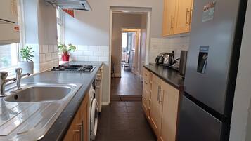 Rumah Ekonomi, kamar mandi pribadi, pemandangan kebun (Contractors | Traders) | Dapur pribadi | Lemari es, microwave, oven, dan kompor