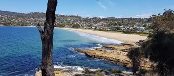 Cedar Cottages Blackmans Bay - Cinnamon Cottage