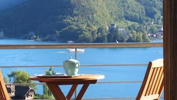 Chambre Double Panoramique, salle de bains privée, vue lac (Charme) | Vue depuis l’hébergement