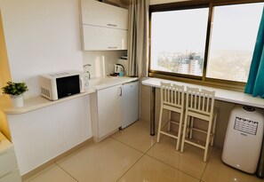 City-Studio, Nichtraucher, Stadtblick | Eigene Kochnische | Kühlschrank, Mikrowelle, Herdplatte, Wasserkocher