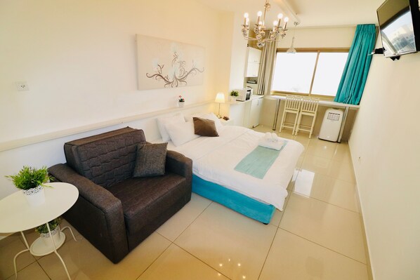 Blackout curtains, iron/ironing board, free WiFi, bed sheets - Jerusalem Center Apartments (Jerusalem)