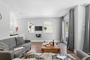 Casa de campo estándar, baño privado, vistas al viñedo (No Pets ) | Salón