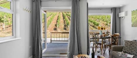 Premium-Haus, eigenes Bad, Blick auf den Weinberg (Pet Friendly) | Lounge